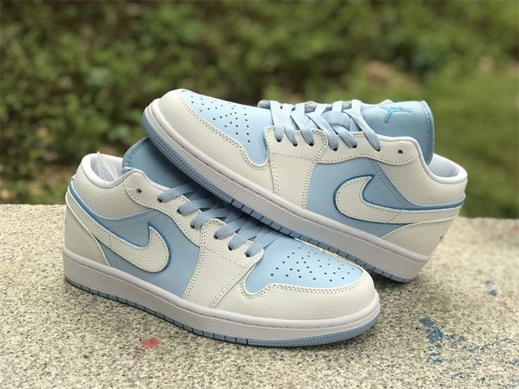 Air Jordan 1 Low SE Reverse Ice Blue - Image 2