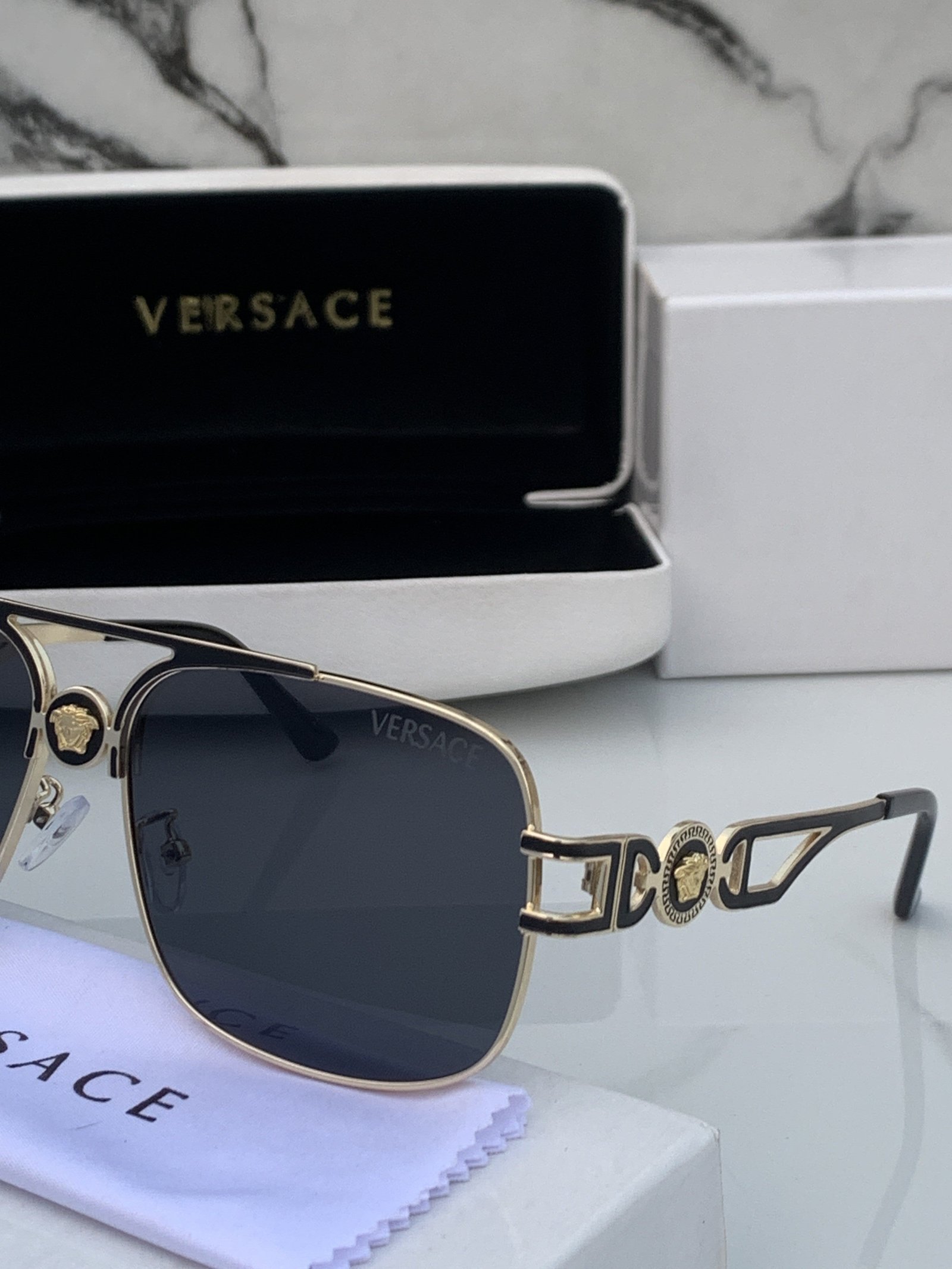 Branded Sunglasses 3628_square_goldblack (With Original Kit) - Image 6