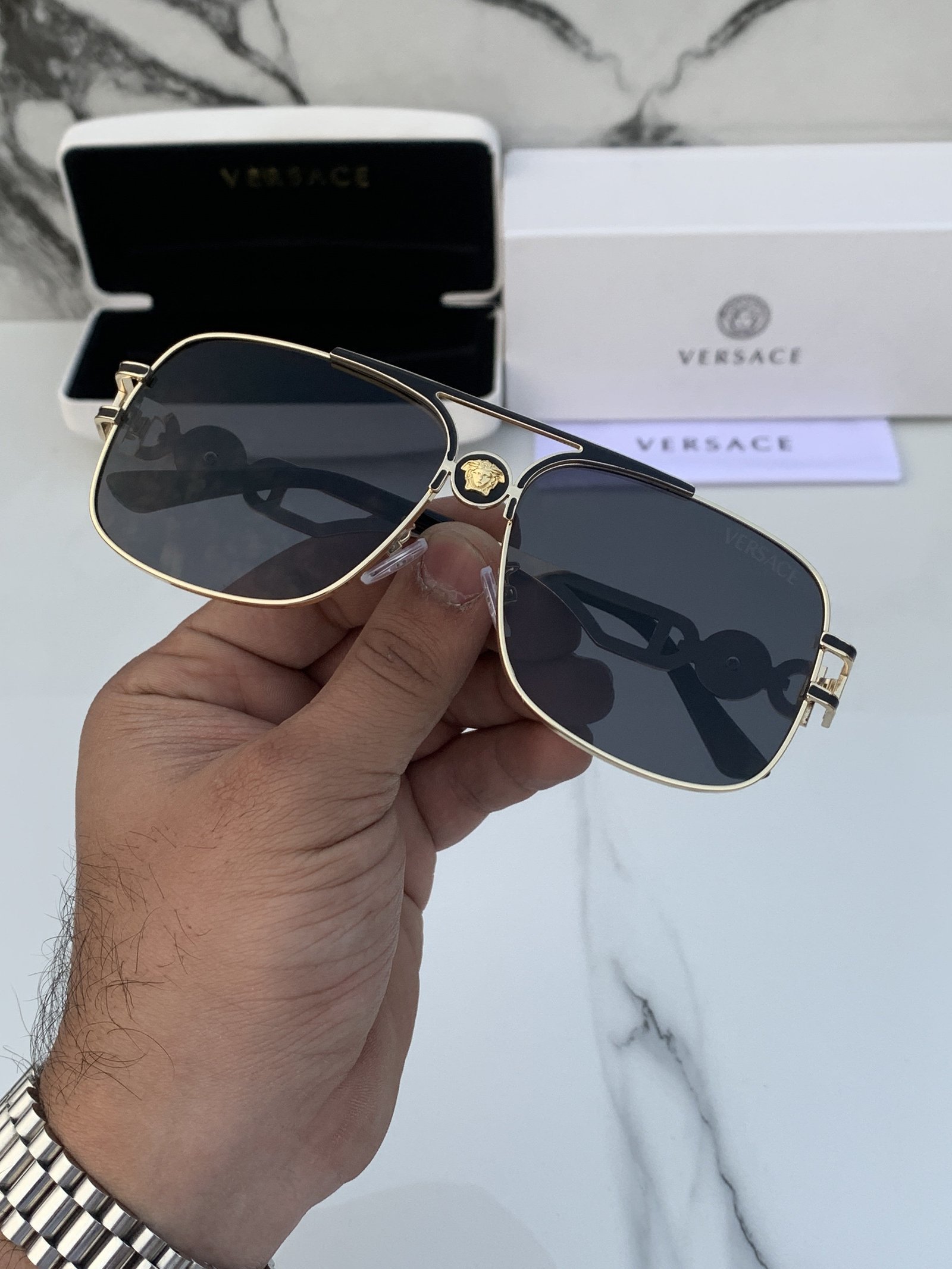 Branded Sunglasses 3628_square_goldblack (With Original Kit) - Image 4