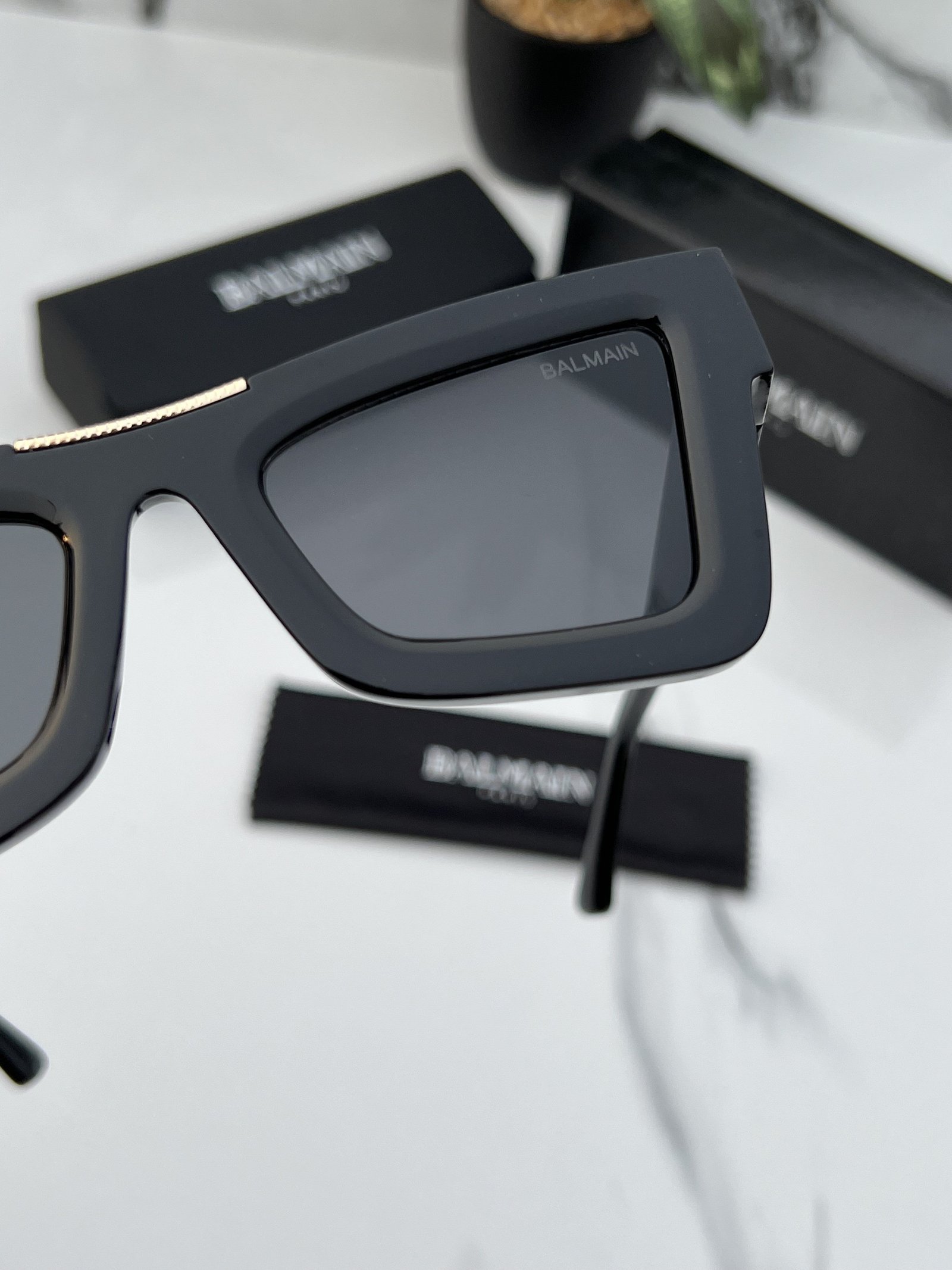 Branded BLMN Bold 4 Full Black Sunglasses (With Original Kit) - Image 3