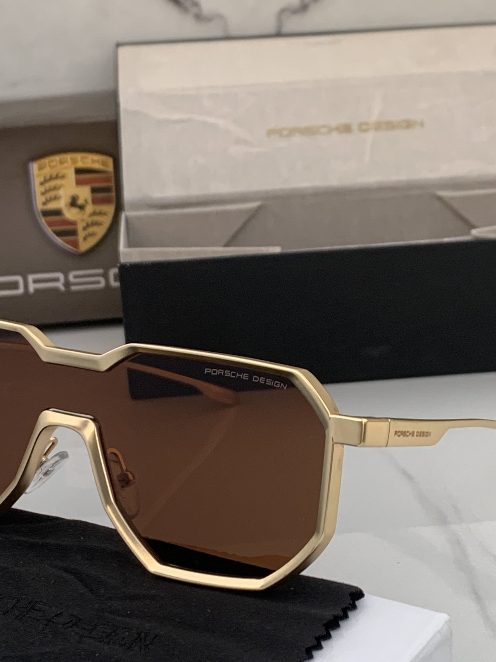 Branded Sunglasses design 98145 gold brown(With Original Kit) - Image 5