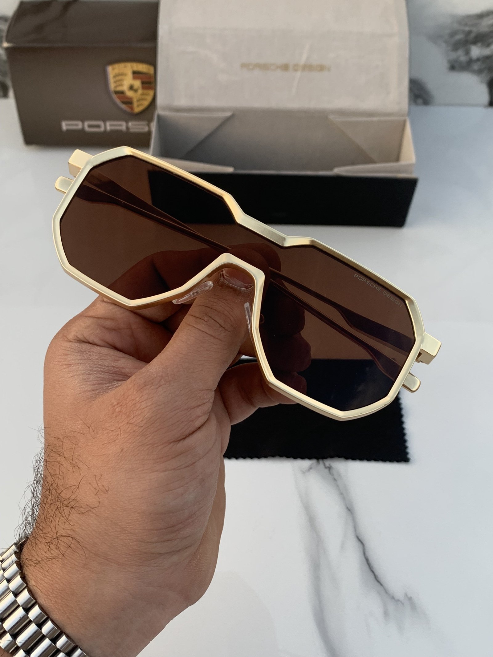 Branded Sunglasses design 98145 gold brown(With Original Kit) - Image 3
