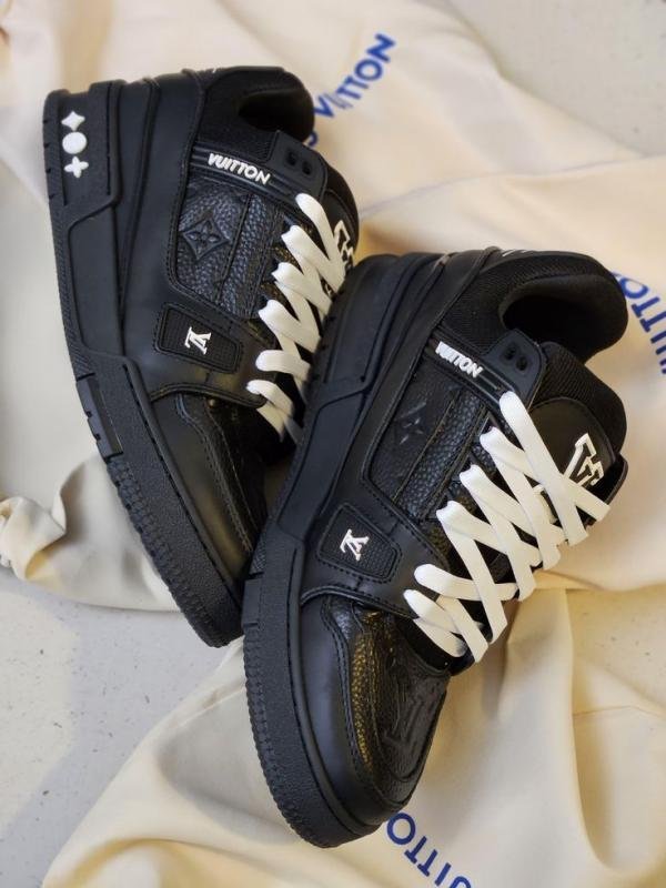 Louis Vuiton Trainer Black Embossed Monogram TOP BATCH UA - Image 3