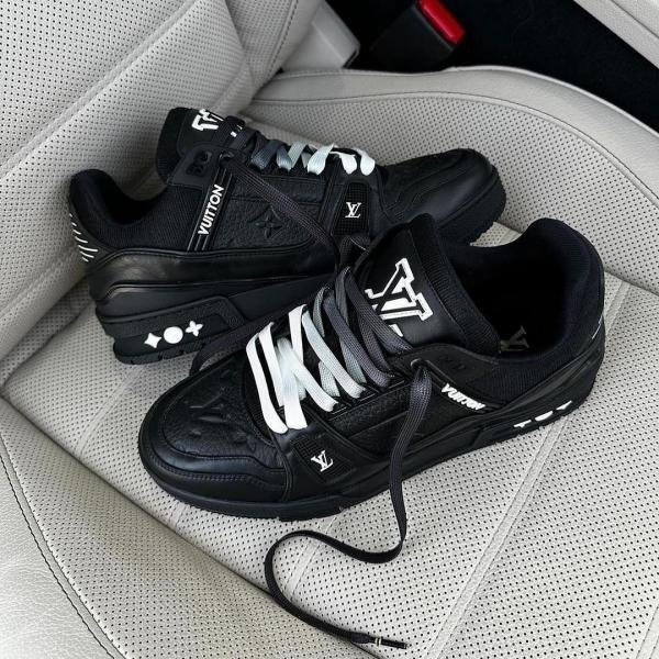 Louis Vuiton Trainer Black Embossed Monogram TOP BATCH UA - Image 4