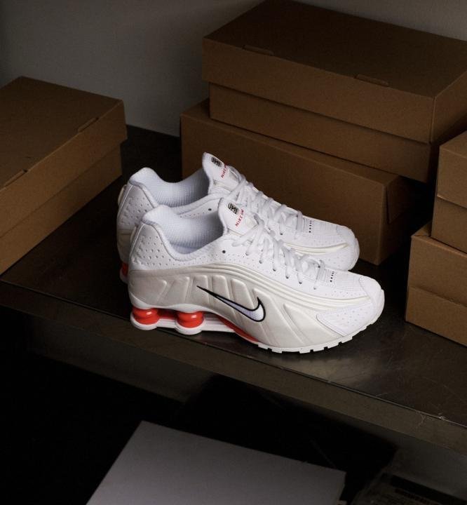 NIKE AIRMAX SHOX R4 WHITE PHANTOM PICANTE RED TOP BATCH UA - Image 4