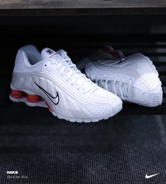 NIKE AIRMAX SHOX R4 WHITE PHANTOM PICANTE RED TOP BATCH UA - Image 2