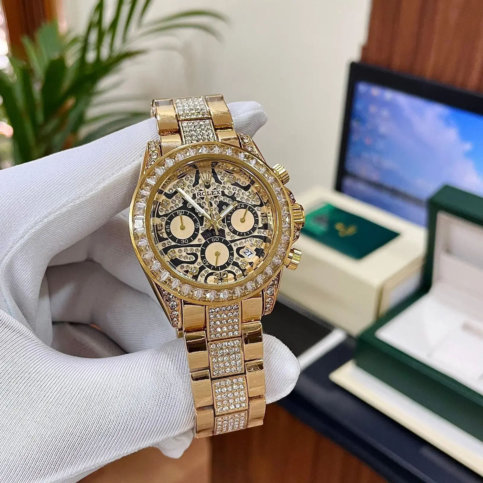 Rolex Daytona Ramzan Special Gold Diamond Metal Watch - Image 2