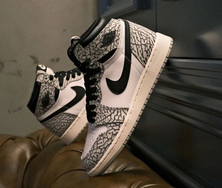 NIKE AIR JORDAN RETRO 1 - Image 2