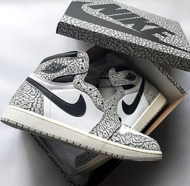 NIKE AIR JORDAN RETRO 1 - Image 4