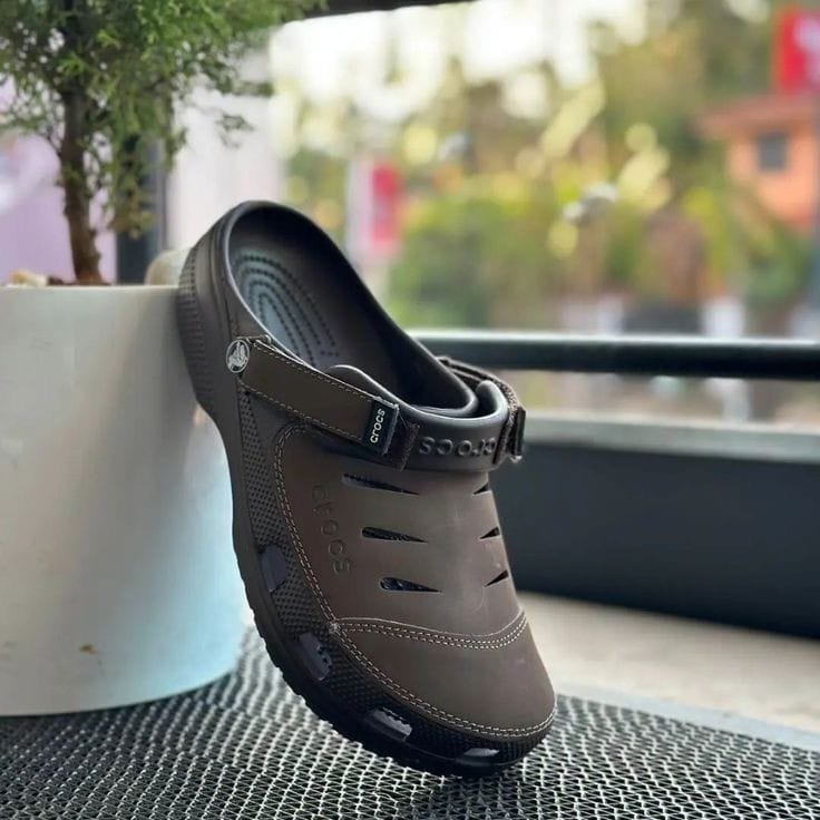 CROCS YUKOON ( BROWN ) - Image 2