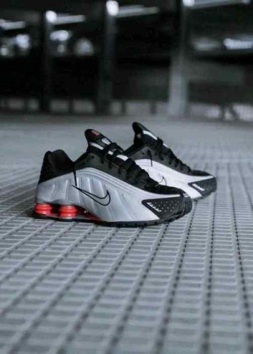 Nikee Shox R4 Black Metallic Silver