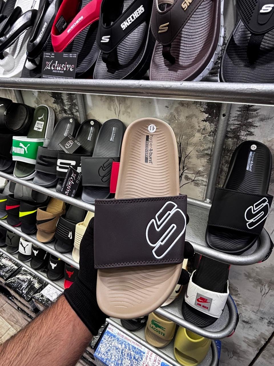 SKECHERS HYPEBURST ULTRA COMFORT.