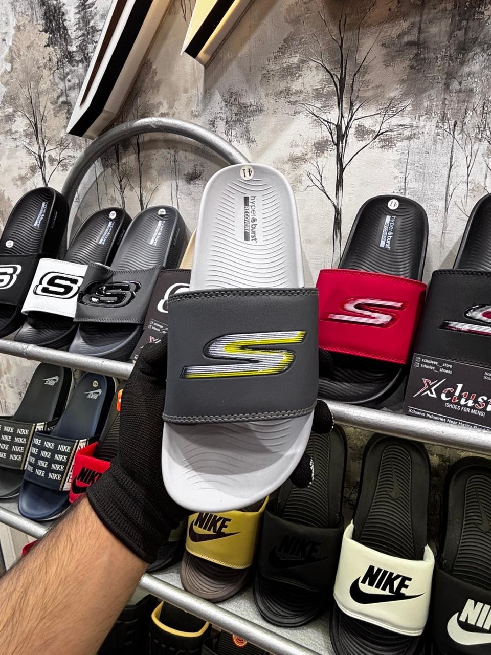 SKECHERS HYPEBURST ULTRA COMFORT.