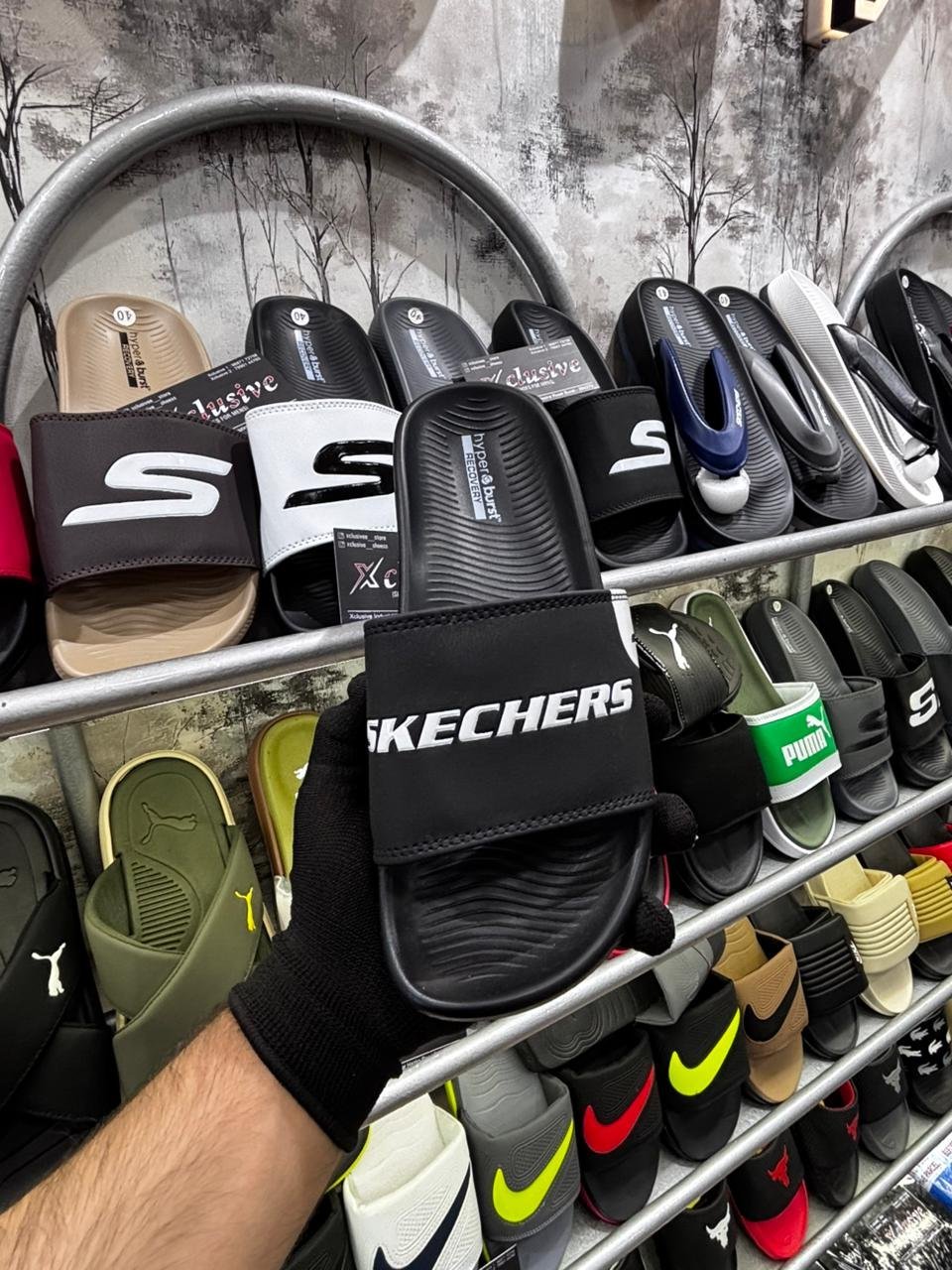 SKECHERS HYPEBURST ULTRA COMFORT.