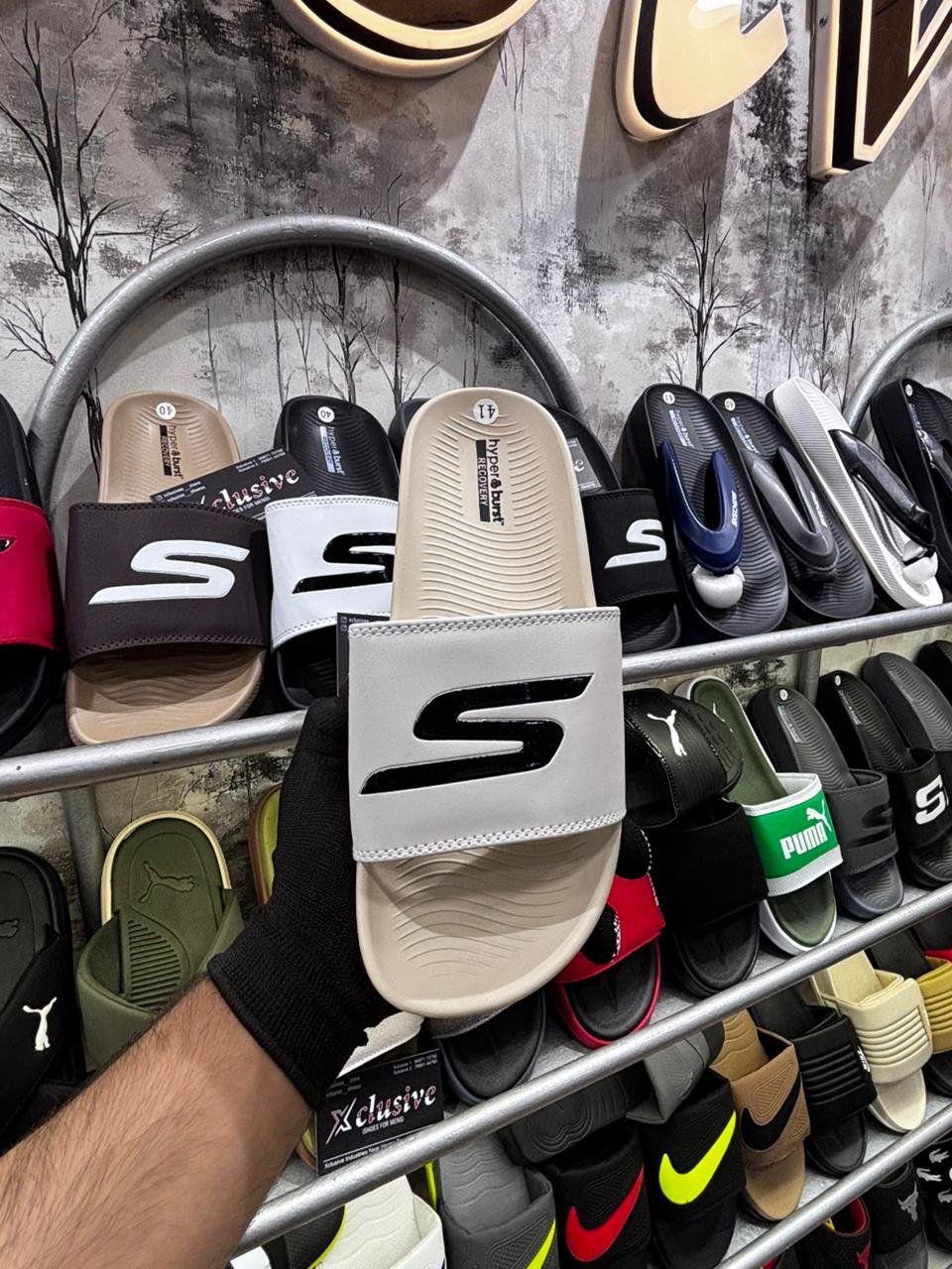 SKECHERS HYPEBURST ULTRA COMFORT.