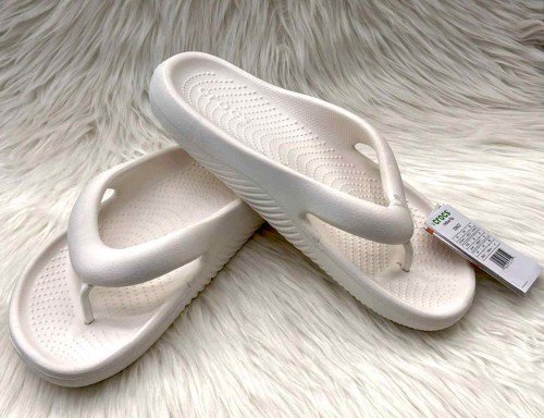 crocss MELLOW RECOVERY FLIP Flops Whites