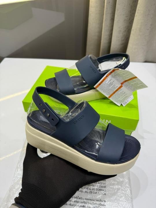 wmn s Crocccss brooklyn slingback low wedge sandals for her