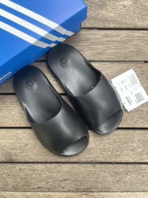 Adida_s Yeezy Kenya Slides Black