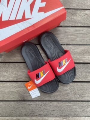 Nik_e Victori One Be True Red Slide