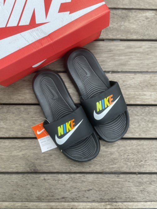 Nik_e Victori One Be True Black Slide