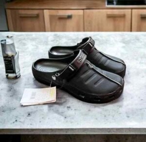 CROCSS YUKON CLOG BLACK