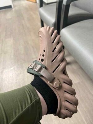 Crocss Echo Clogs (Truffle Brown)