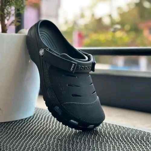 Crocss Yukon Vista Clog Full Black